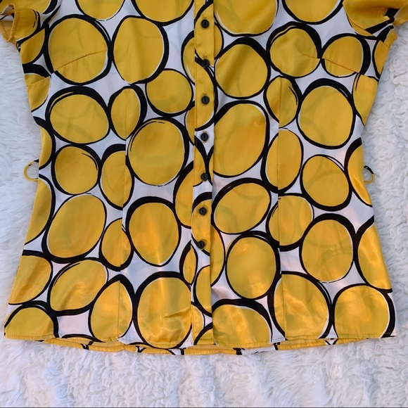 Dressbarn Circle Pattern Short Sleeve Buttondown - Picture 5 of 6